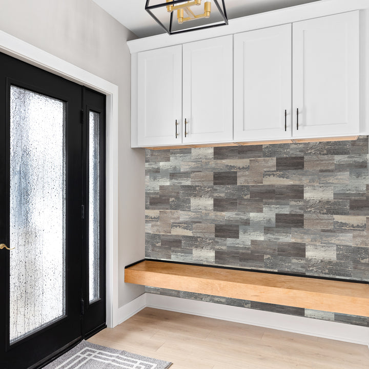 High-end appearance in the Entrance door wall